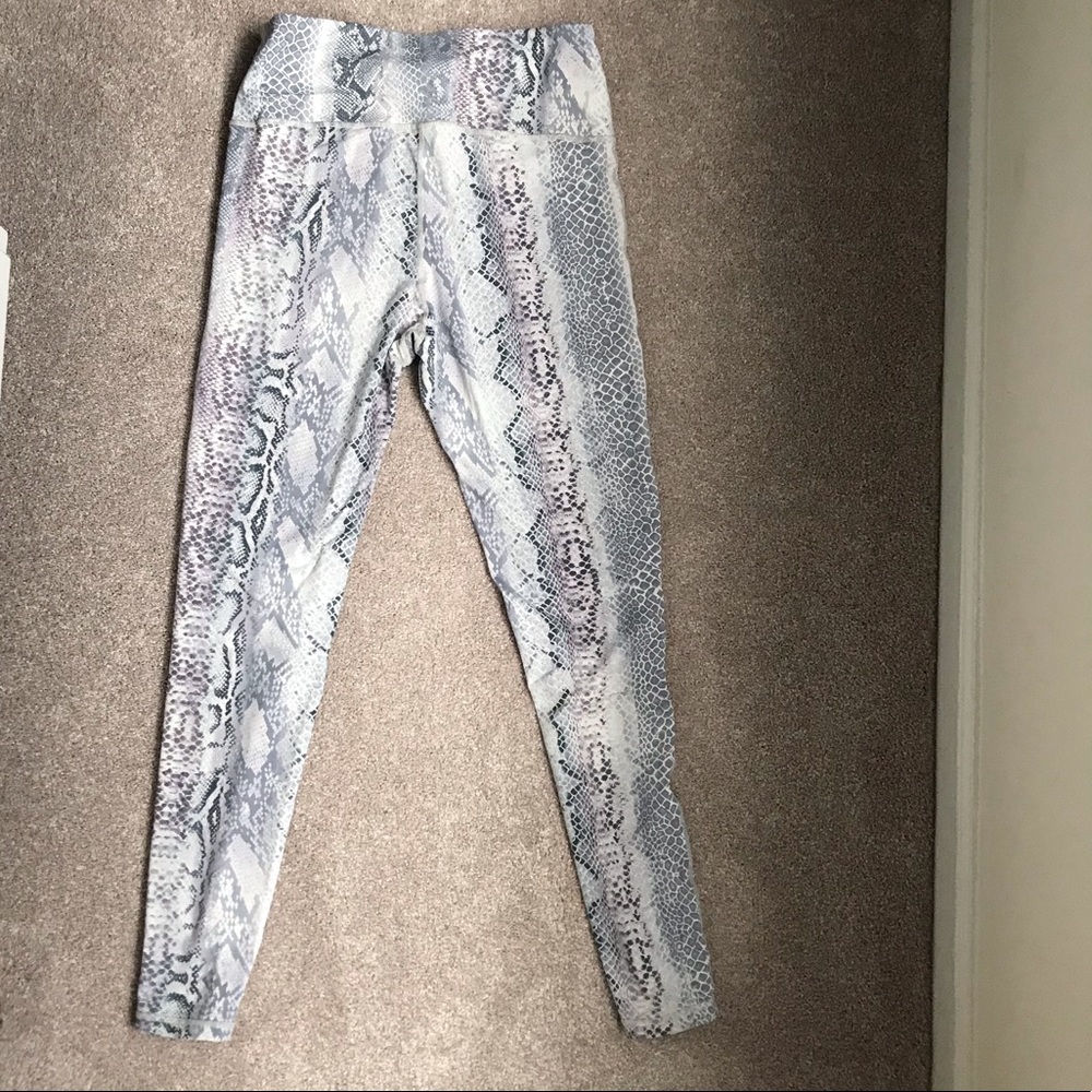 Mono b exclusive leggings